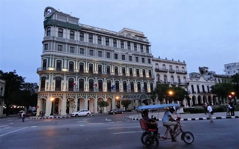 Fuerte explosión en hotel Saratoga, en La Habana, Cuba